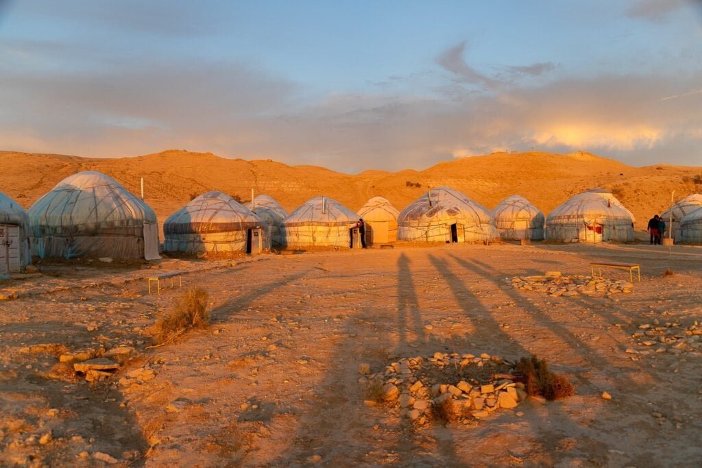 Východ slunce u jurt, Uzbekistán