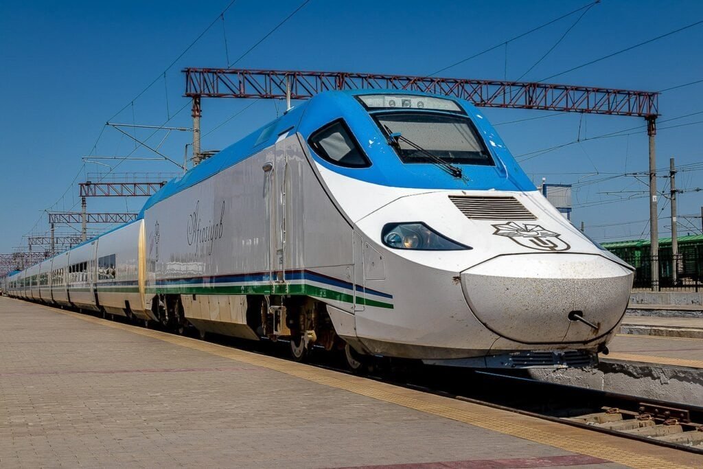 Uzbecký rychlovlak (foto: Petr Maděřič)